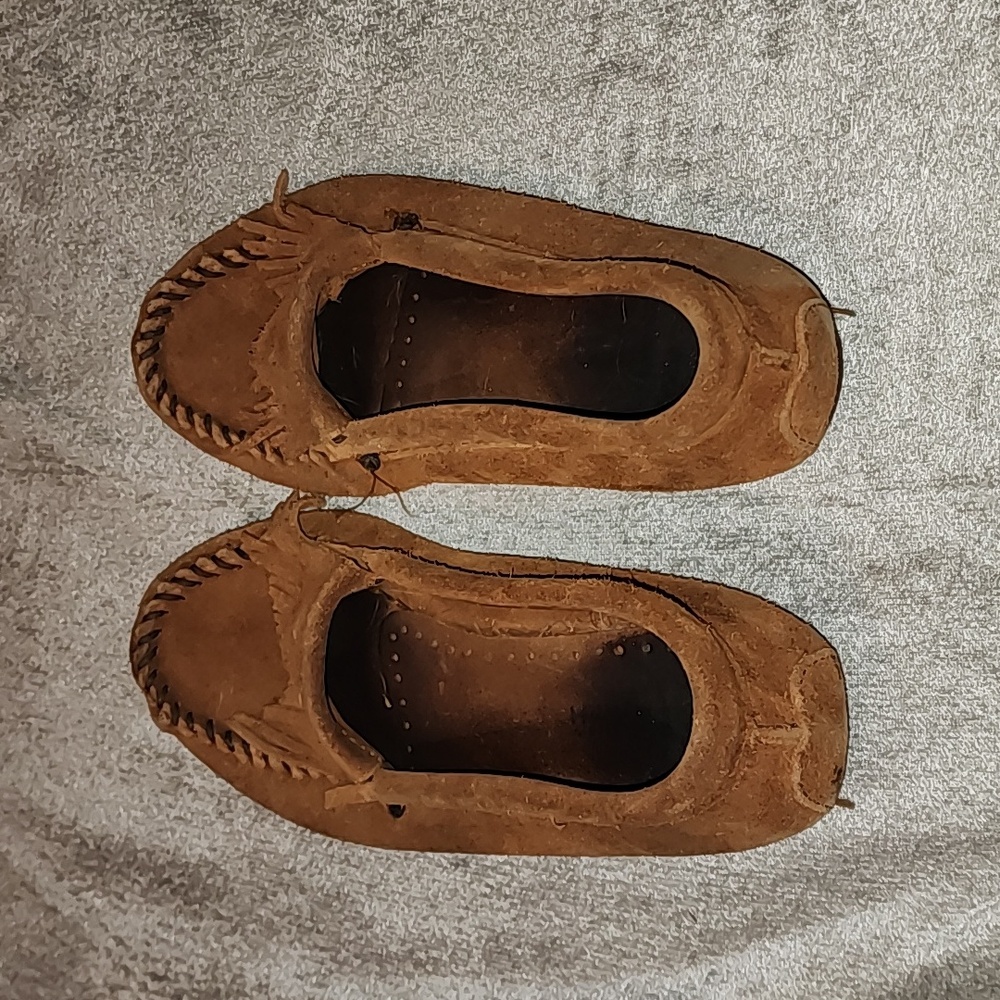 Women's Minnetonka moccasins NO TIE size - 7